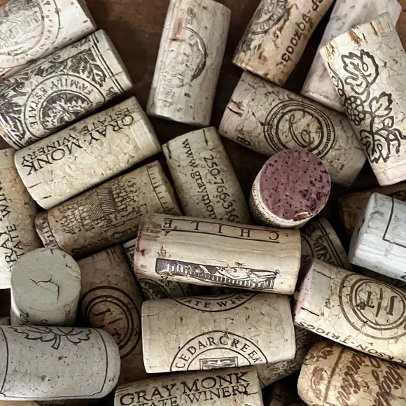 Assorted Wine Corks Collection - Picture 5 of 7